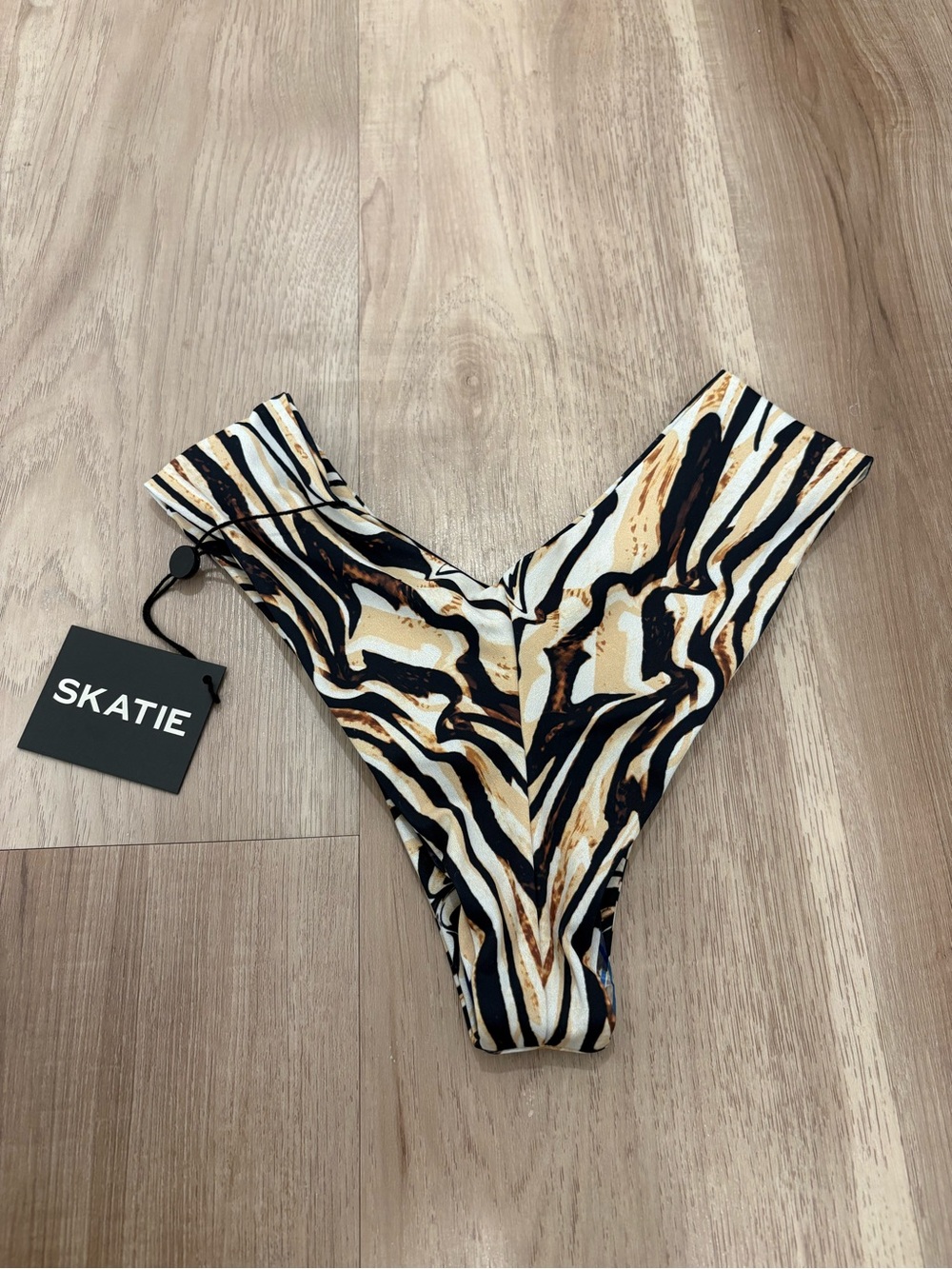 Skatie bikini bottom